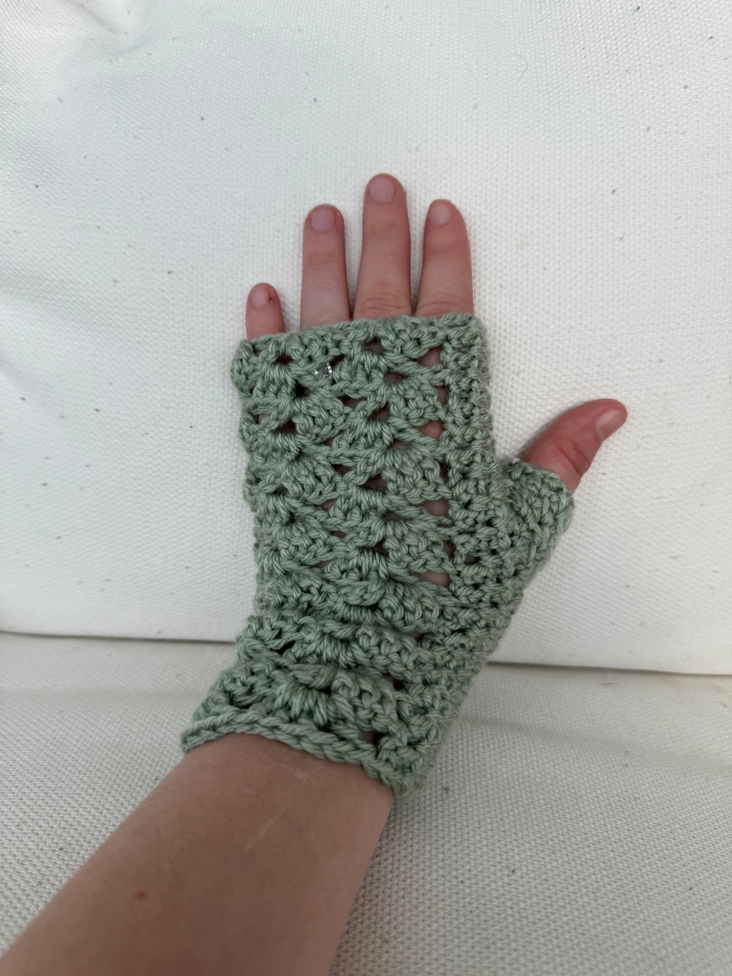 Fingerless gloves and hat set