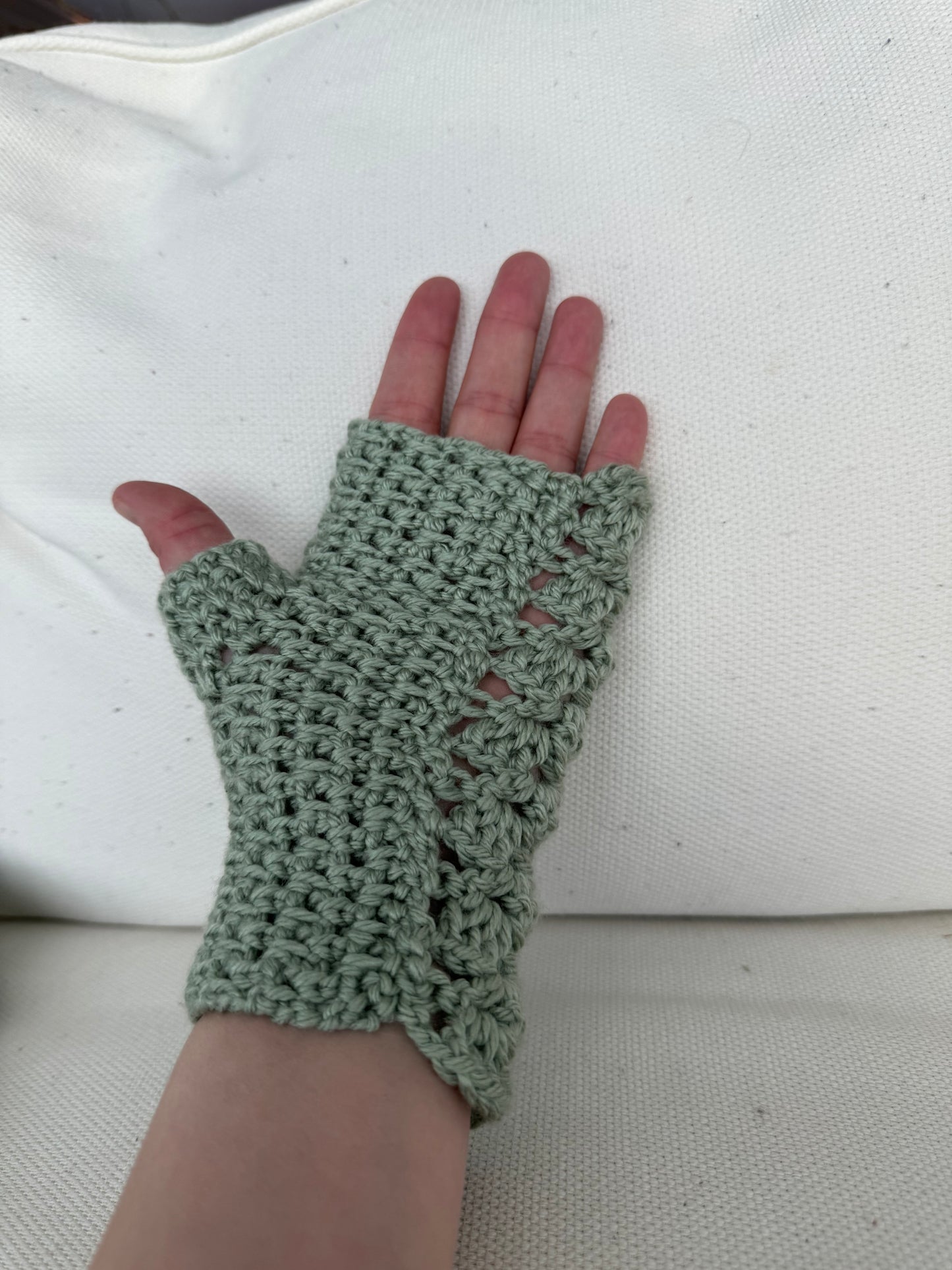 Fingerless gloves and hat set